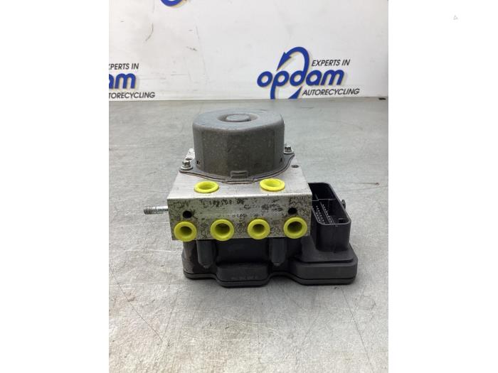 Begagnade ABS-pump Dacia Sandero II 0.9 TCE 12V Pris € 125,00 Marginaltabell erbjuds av Gebr Opdam B.V.