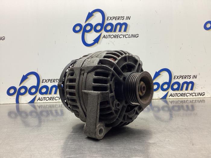 Usagé Dynamo Audi A4 Avant (B5) 1.8 20V Prix € 68,00 Règlement à la marge proposé par Gebr Opdam B.V.