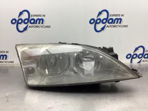 Used Headlight, right Ford Mondeo III Wagon 2.0 16V Price € 50,00 Margin scheme offered by Gebr Opdam B.V.