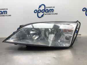 Używane Reflektor lewy Ford Mondeo III Wagon 2.0 16V Cena € 50,00 Procedura marży oferowane przez Gebr Opdam B.V.