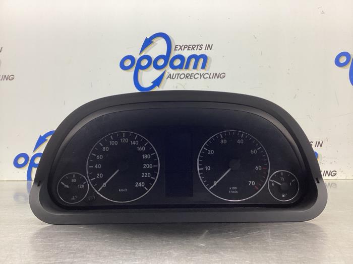 Odometer KM from a Mercedes-Benz A (W169) 1.5 A-150 5-Drs. 2004