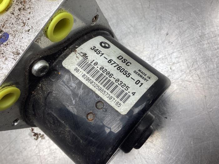 ABS pump from a BMW 3 serie Touring (E91) 318i 16V 2007