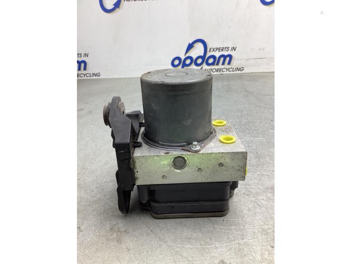 ABS pump from a Volkswagen Polo VI (AW1) 1.0 TSI 12V BlueMotion 2018