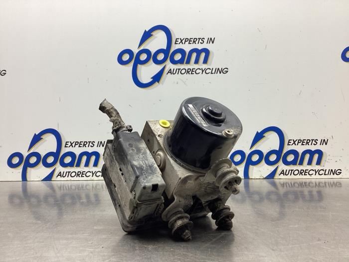 Gebrauchte ABS Pumpe Volkswagen Touran (1T1/T2) 1.9 TDI 105 Euro 3 Preis € 99,00 Margenregelung angeboten von Gebr Opdam B.V.