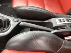 Gebrauchte Handbremsgriff Peugeot 307 CC (3B) 2.0 16V Preis auf Anfrage angeboten von Gebr Opdam B.V.