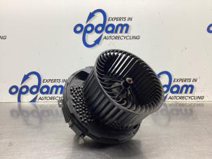 Usados Motor de ventilador de calefactor Volkswagen Touran (1T1/T2) 1.9 TDI 105 Euro 3 Precio € 100,00 Norma de margen ofrecido por Gebr Opdam B.V.
