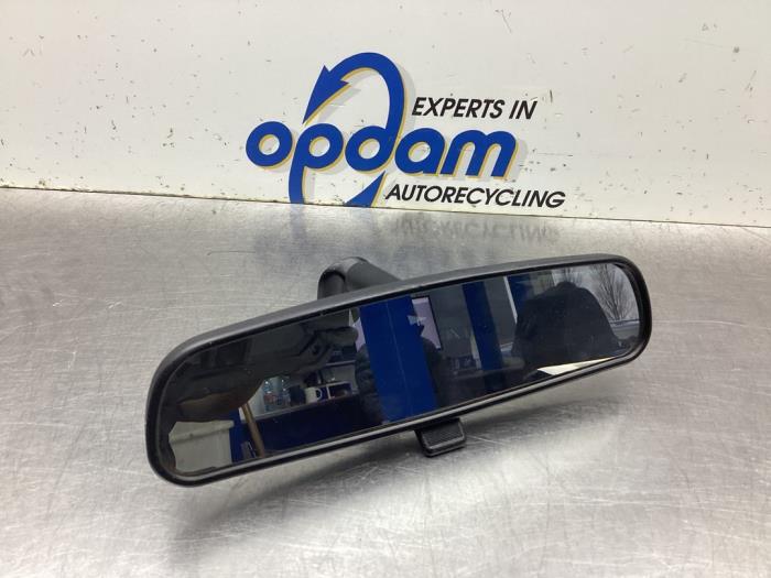 Rear view mirror from a Toyota Yaris Verso (P2) 1.3 16V 2000