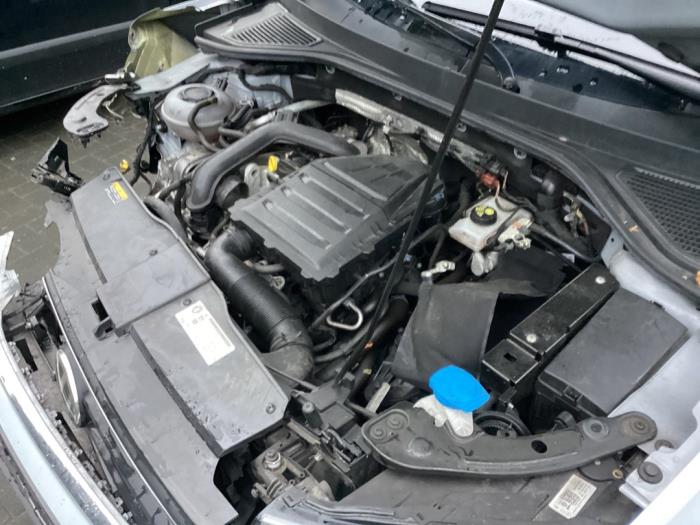 Engine from a Volkswagen T-Roc 1.0 TSI 12V BlueMotion 2019