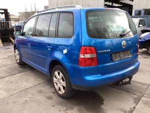 Used Front wing, left Volkswagen Touran (1T1/T2) 1.6 FSI 16V Price on request offered by Gebr Opdam B.V.