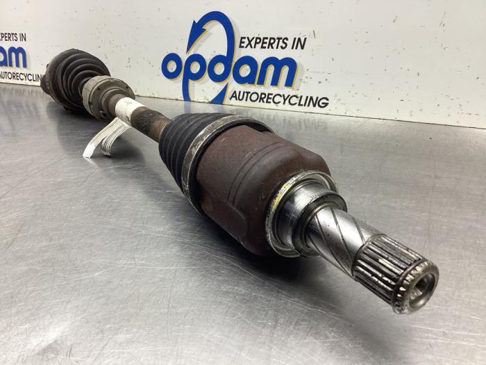 Front drive shaft, left from a Renault Clio IV (5R) 1.5 Energy dCi 90 FAP 2014