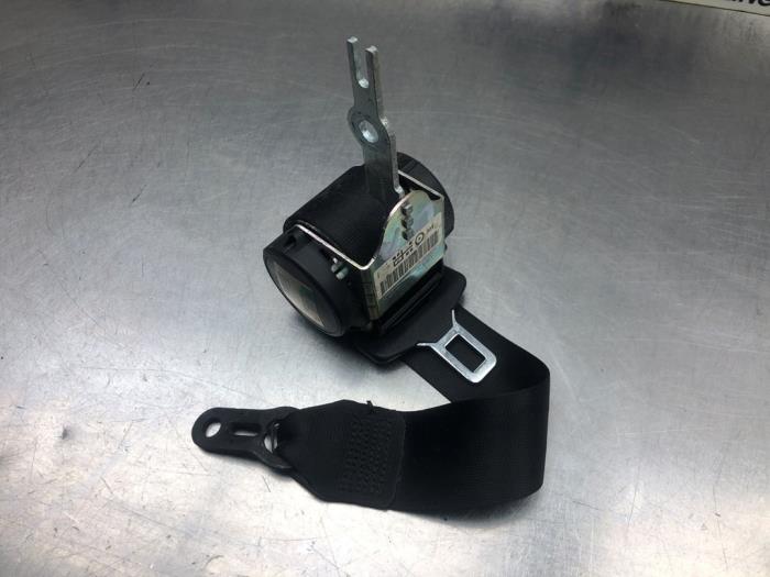 Rear seatbelt, left from a BMW 3 serie (E90) 318i 16V 2009