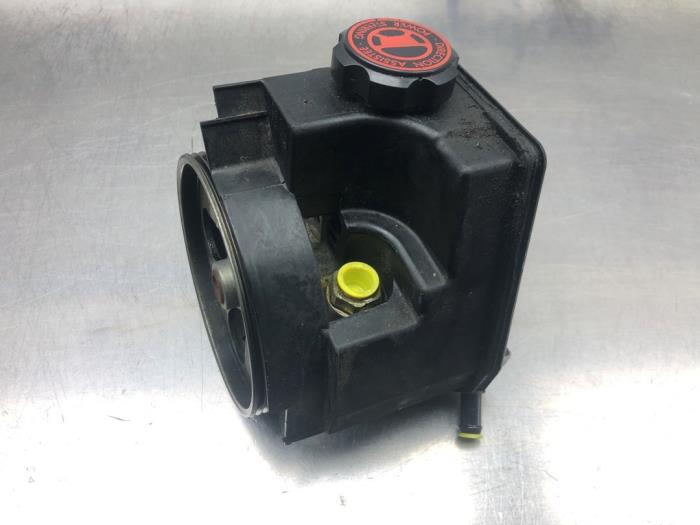 Power steering pump from a Peugeot 206+ (2L/M) 1.4 XS 2010