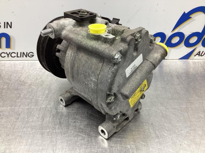 Air conditioning pump from a Fiat 500C (312) 0.9 TwinAir 85 2013
