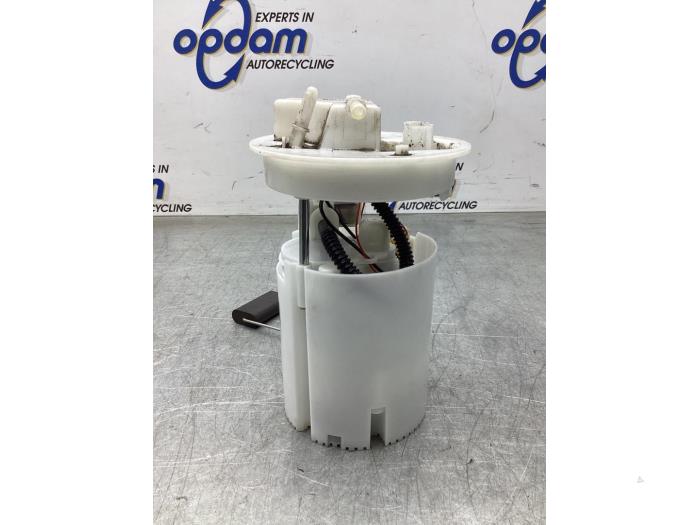 Gebrauchte Benzinpumpe Ford Fiesta 7 1.1 Ti-VCT 12V 85 Preis € 75,00 Margenregelung angeboten von Gebr Opdam B.V.