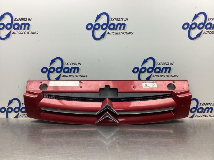 Używane Grill Citroen Berlingo Cinqspace, Multispace 1.6 16V Cena € 45,00 Procedura marży oferowane przez Gebr Opdam B.V.
