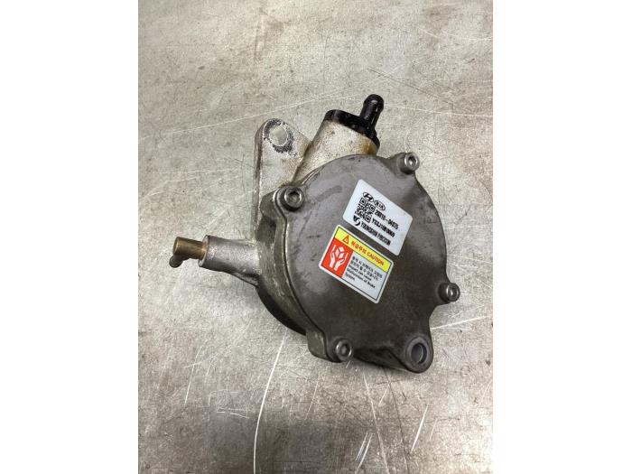Vacuum pump (petrol) from a Hyundai i30 (PDEB5/PDEBB/PDEBD/PDEBE) 1.0 T-GDI 12V 2018