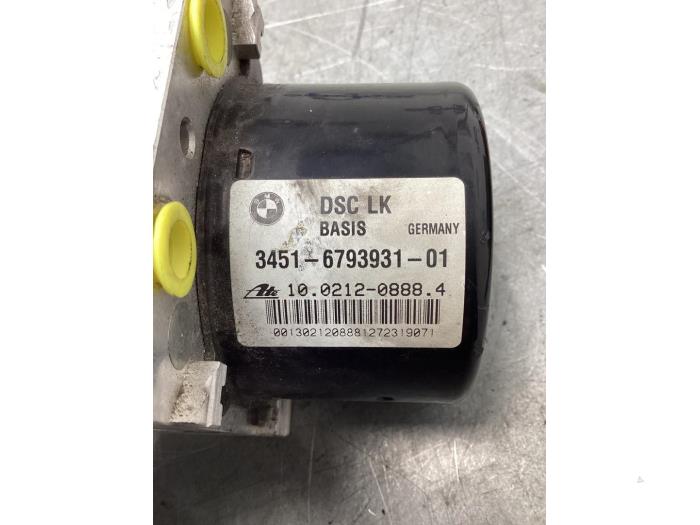 ABS pump from a BMW 3 serie (F30) 320i 2.0 16V 2012