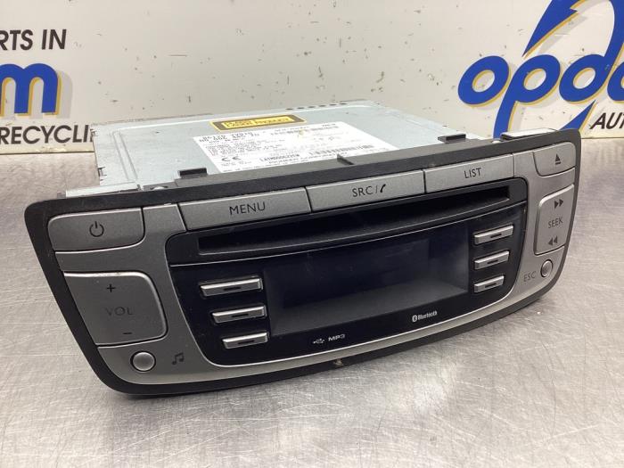 Reproductor de CD y radio de un Peugeot 107 1.0 12V 2012