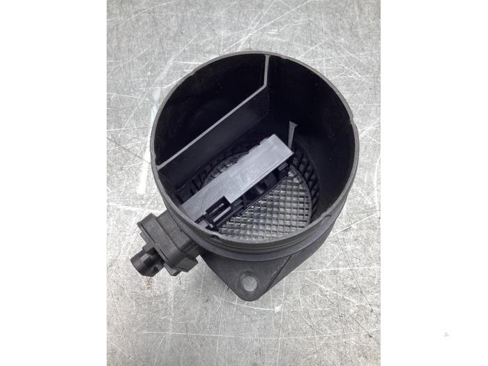 Medidor de flujo de aire de un Volkswagen Crafter (SY) 2.0 TDI 2020