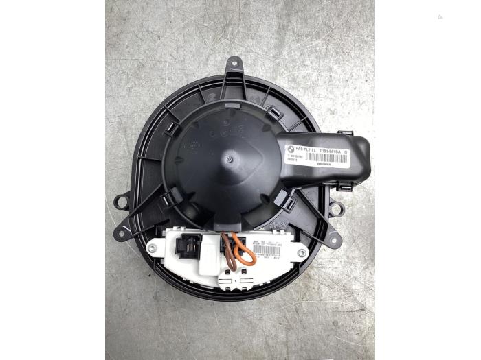 Motor de ventilador de calefactor de un BMW 3 serie (F30) 320i 2.0 16V 2012