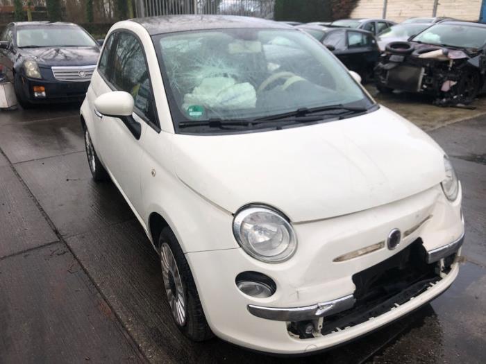 Front right bodywork corner from a Fiat 500 (312) 1.2 69 2009