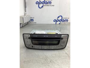 Używane Radioodtwarzacz CD Toyota Aygo (B10) 1.0 12V VVT-i Cena € 50,00 Procedura marży oferowane przez Gebr Opdam B.V.
