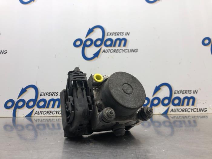 Begagnade ABS-pump Peugeot Bipper (AA) 1.3 HDI Pris € 180,00 Marginaltabell erbjuds av Gebr Opdam B.V.