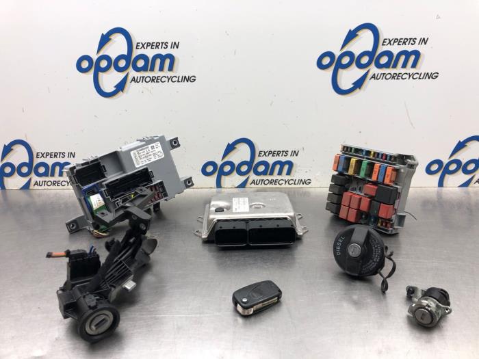 Used Engine management computer Peugeot Bipper (AA) 1.3 HDI Price € 248,00 Margin scheme offered by Gebr Opdam B.V.