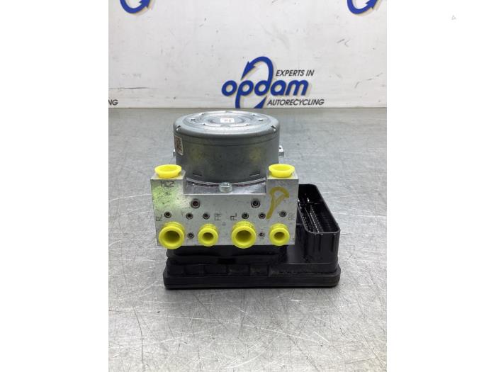 Używane Pompa ABS Ford Puma 1.0 Ti-VCT EcoBoost mHEV 12V Cena € 250,00 Procedura marży oferowane przez Gebr Opdam B.V.