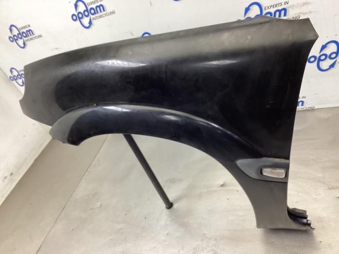 Front wing, left from a Citroën Saxo 1.4i VTR,VTS 2001