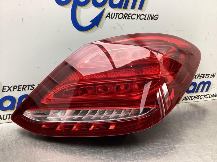 Taillight, right from a Mercedes-Benz C (W205) C-200 1.6 CDI BlueTEC, C-200 d 16V 2016