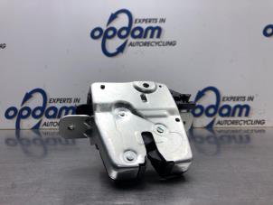 New Tailgate lock mechanism Mercedes Vito Price € 120,94 Inclusive VAT offered by Gebr Opdam B.V.