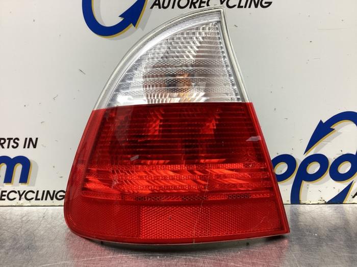 Taillight, left from a BMW 3 serie Touring (E46/3) 316i 16V 2004