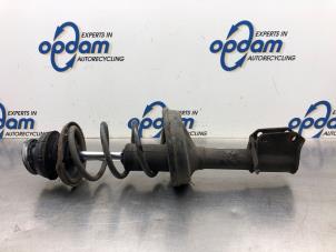 Used Front shock absorber rod, right Renault Twingo II (CN) 1.2 Price € 40,00 Margin scheme offered by Gebr Opdam B.V.