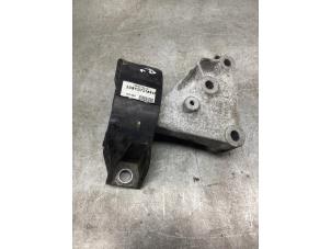 Engine mount from a Dacia Dokker (0S) 1.6 2014