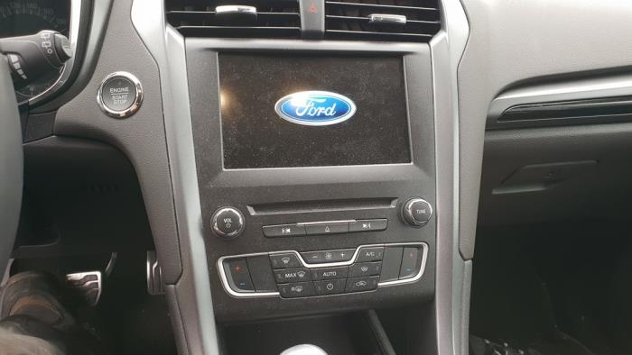 Displays Multi Media Anzeige van een Ford Mondeo V 1.5 EcoBoost 16V 2017