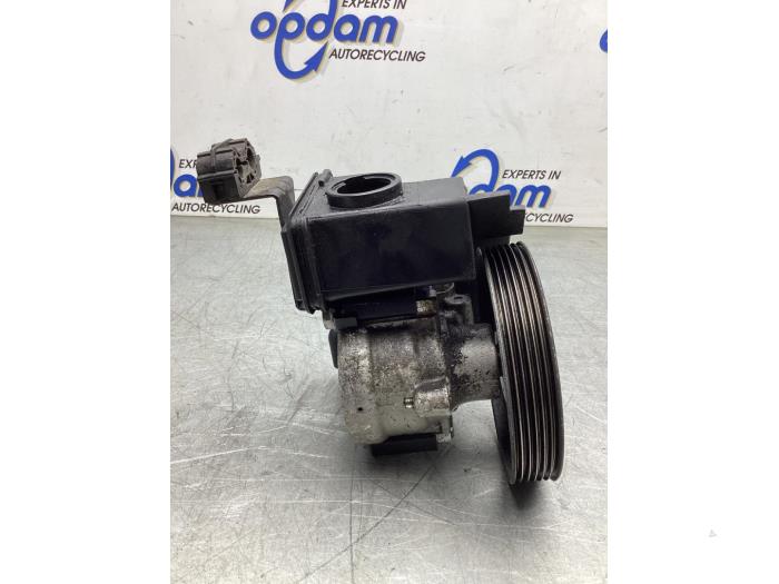Usagé Pompe de direction Peugeot 206+ (2L/M) 1.1 XR,XS Prix € 50,00 Règlement à la marge proposé par Gebr Opdam B.V.