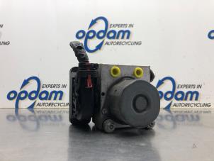 Usados Bomba ABS Volkswagen Polo V (6R) 1.2 TDI 12V BlueMotion Precio € 125,00 Norma de margen ofrecido por Gebr Opdam B.V.