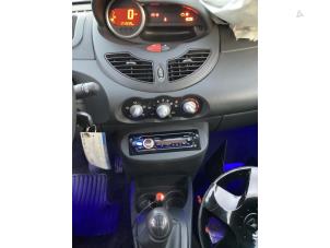 Begagnade Vägmätare KM Renault Twingo II (CN) 1.2 16V Pris € 100,00 Marginaltabell erbjuds av Gebr Opdam B.V.
