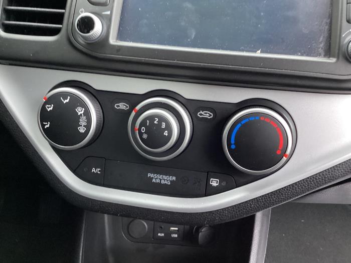 Heater control panel from a Kia Picanto (TA) 1.0 12V 2016
