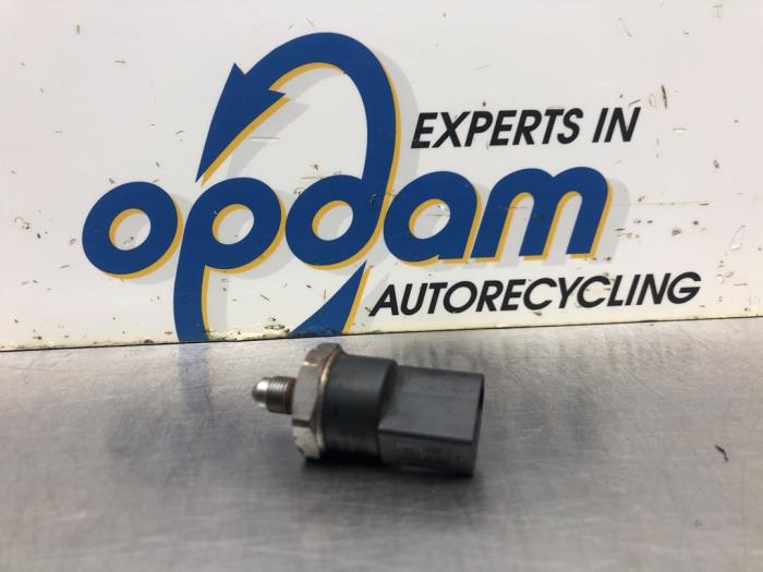 Usagé Capteur de pression carburant Volkswagen Touran (1T1/T2) 2.0 FSI 16V Prix € 27,00 Règlement à la marge proposé par Gebr Opdam B.V.