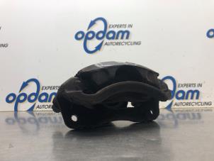 Used Front brake calliper, right Hyundai Getz 1.1i 12V Price € 40,00 Margin scheme offered by Gebr Opdam B.V.