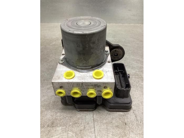 Używane Pompa ABS Volkswagen Polo VI (AW1) 2.0 GTI Cena € 150,00 Procedura marży oferowane przez Gebr Opdam B.V.