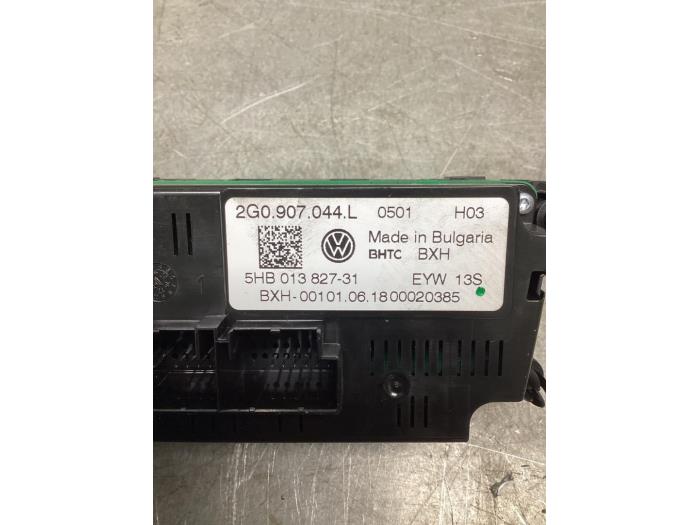 Panneau de commandes chauffage d'un Volkswagen Polo VI (AW1) 2.0 GTI Turbo 16V 2018