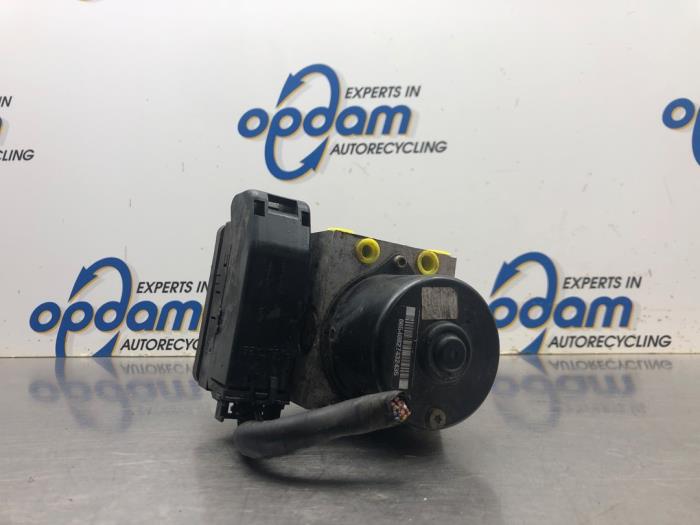 Usagé Pompe ABS Ford Fiesta 5 (JD/JH) 1.3 Prix € 112,00 Règlement à la marge proposé par Gebr Opdam B.V.