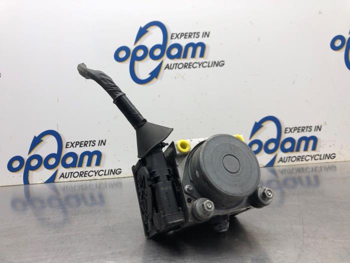 Begagnade ABS-pump Renault Modus/Grand Modus (JP) 1.2 16V TCe Pris € 135,00 Marginaltabell erbjuds av Gebr Opdam B.V.