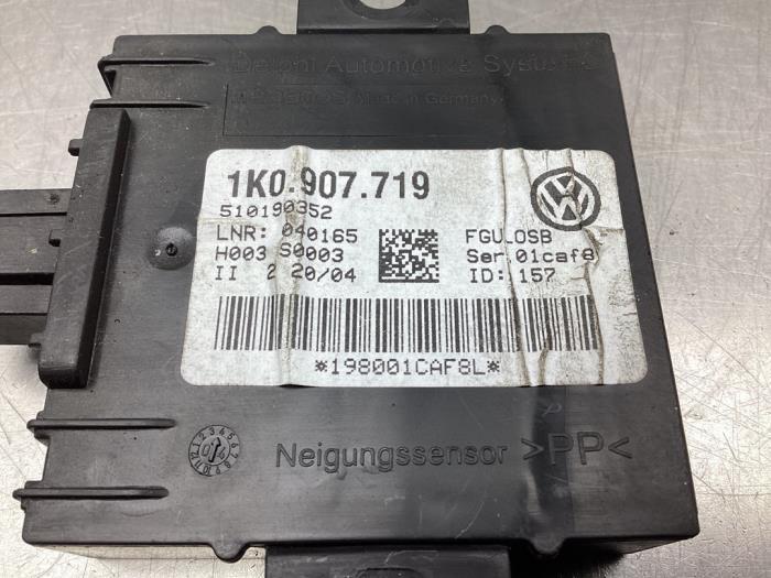 Module alarme d'un Volkswagen Touran (1T1/T2) 2.0 TDI 16V 140 2004