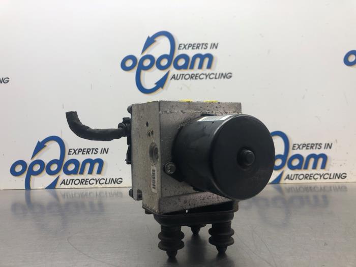 Begagnade ABS-pump Volkswagen Passat (3C2) 2.0 FSI 16V Pris € 135,00 Marginaltabell erbjuds av Gebr Opdam B.V.