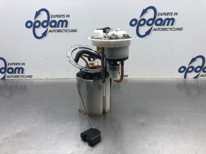 Usagé Pompe essence Volkswagen Passat (3C2) 2.0 FSI 16V Prix € 90,00 Règlement à la marge proposé par Gebr Opdam B.V.