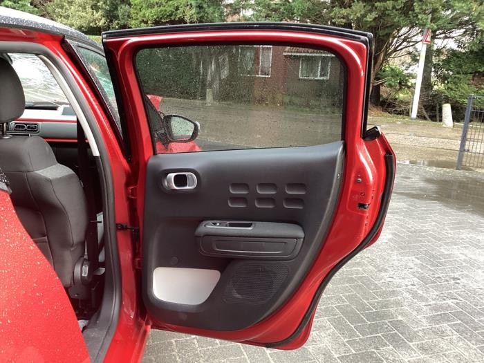 Drzwi prawe tylne wersja 4-drzwiowa z Citroën C3 (SX/SW) 1.2 Vti 12V PureTech 2017